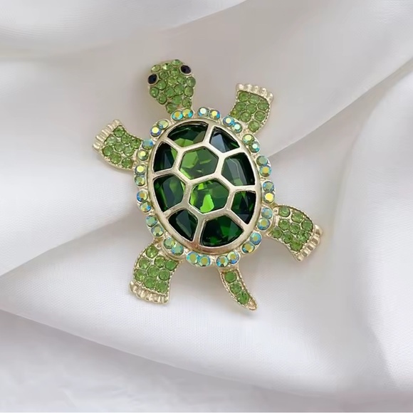 Turtle Crystal Green Brooch - Picture 2 of 8